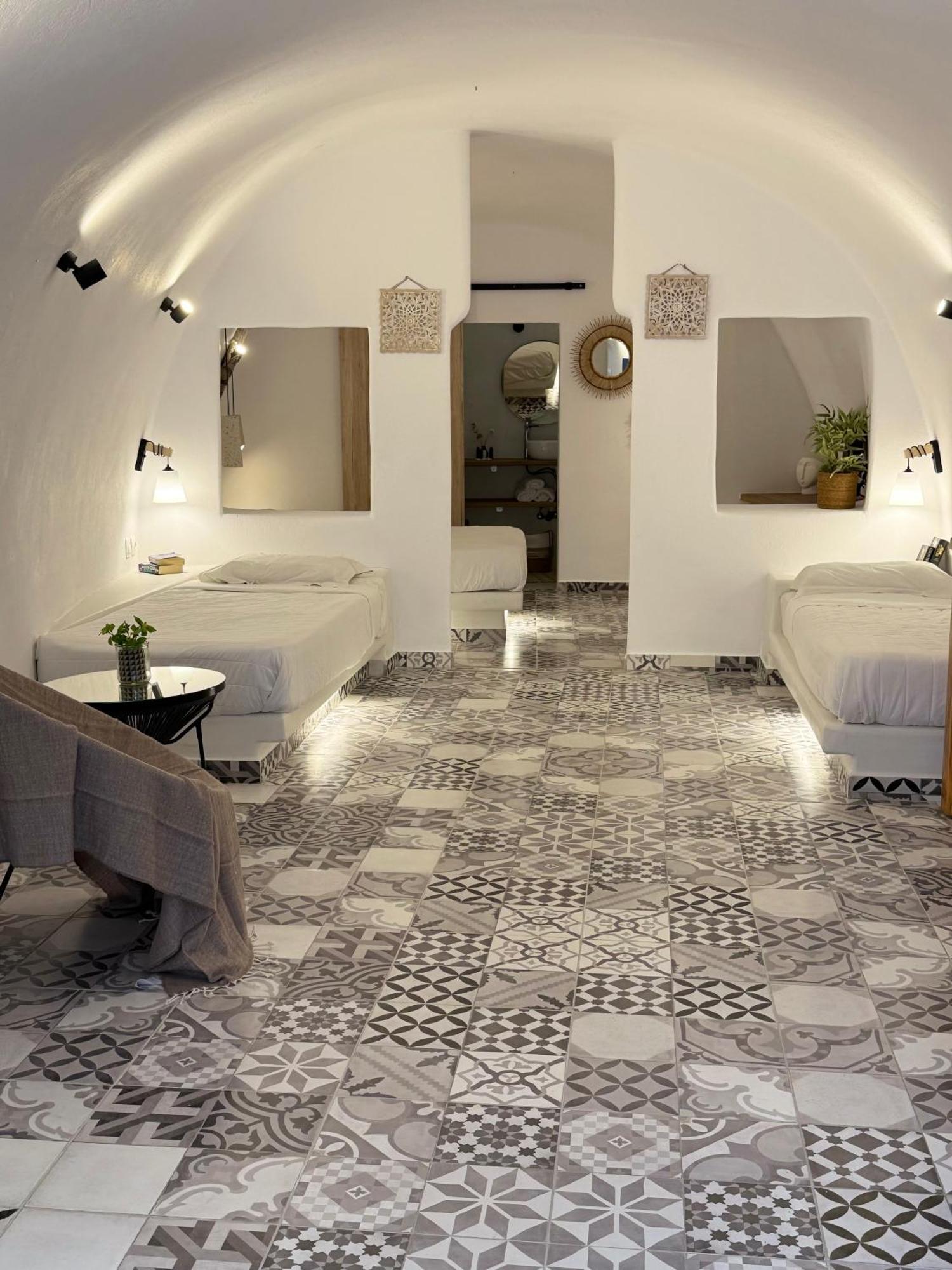 The Nest Apartment Fira (Santorini)