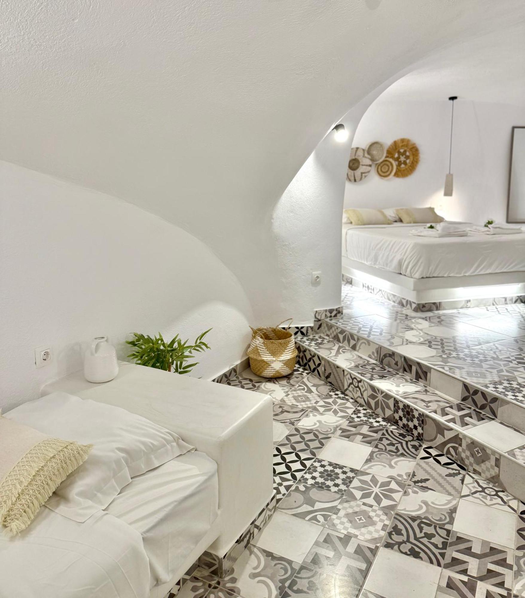 The Nest Fira (Santorini)